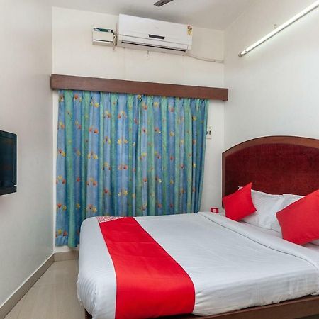 Oyo 8410 Rajeswari Tower Hotel Csennai Kültér fotó