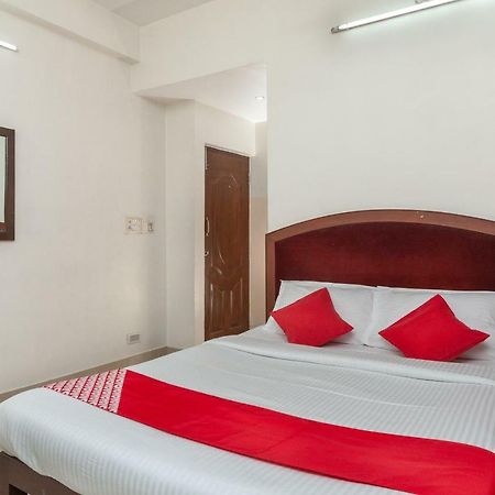 Oyo 8410 Rajeswari Tower Hotel Csennai Kültér fotó