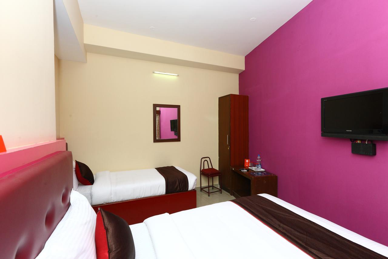 Oyo 8410 Rajeswari Tower Hotel Csennai Kültér fotó