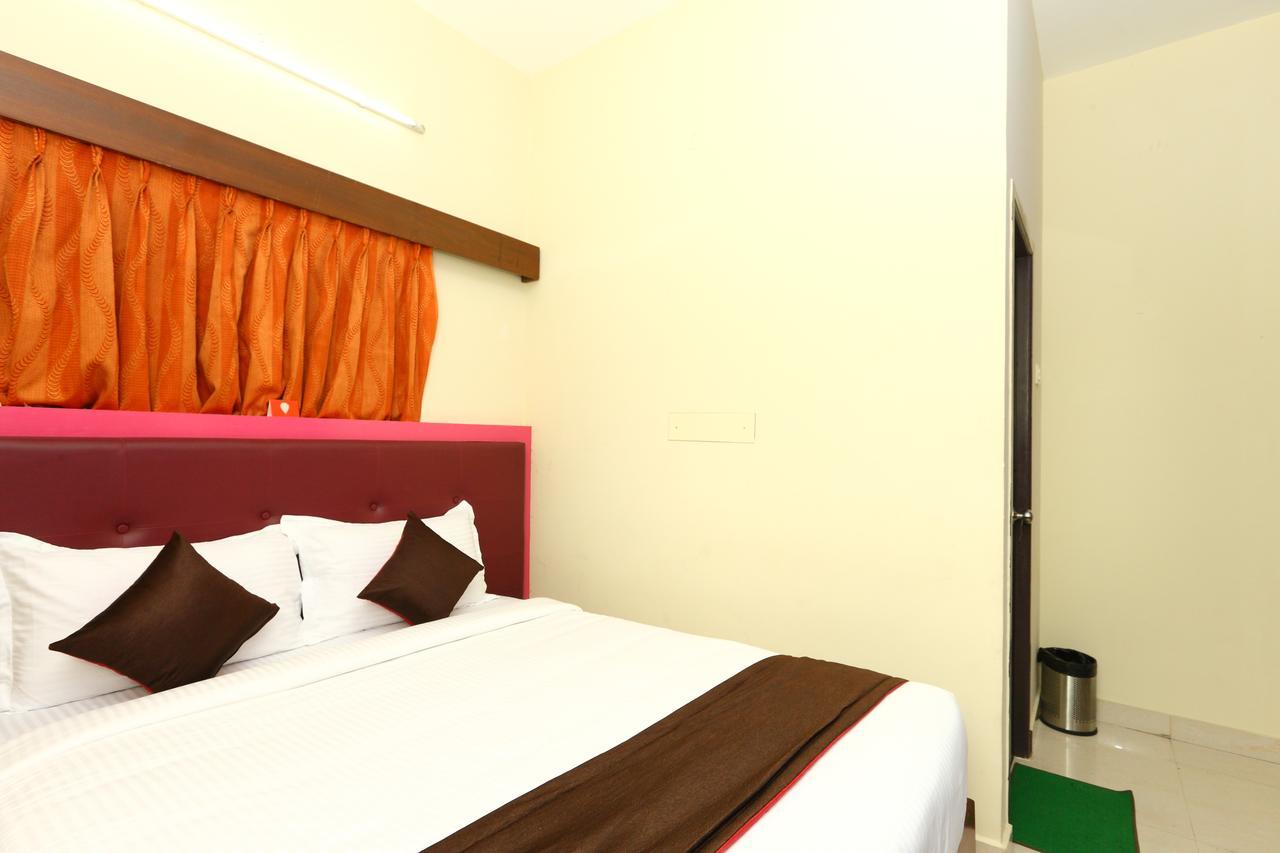 Oyo 8410 Rajeswari Tower Hotel Csennai Kültér fotó