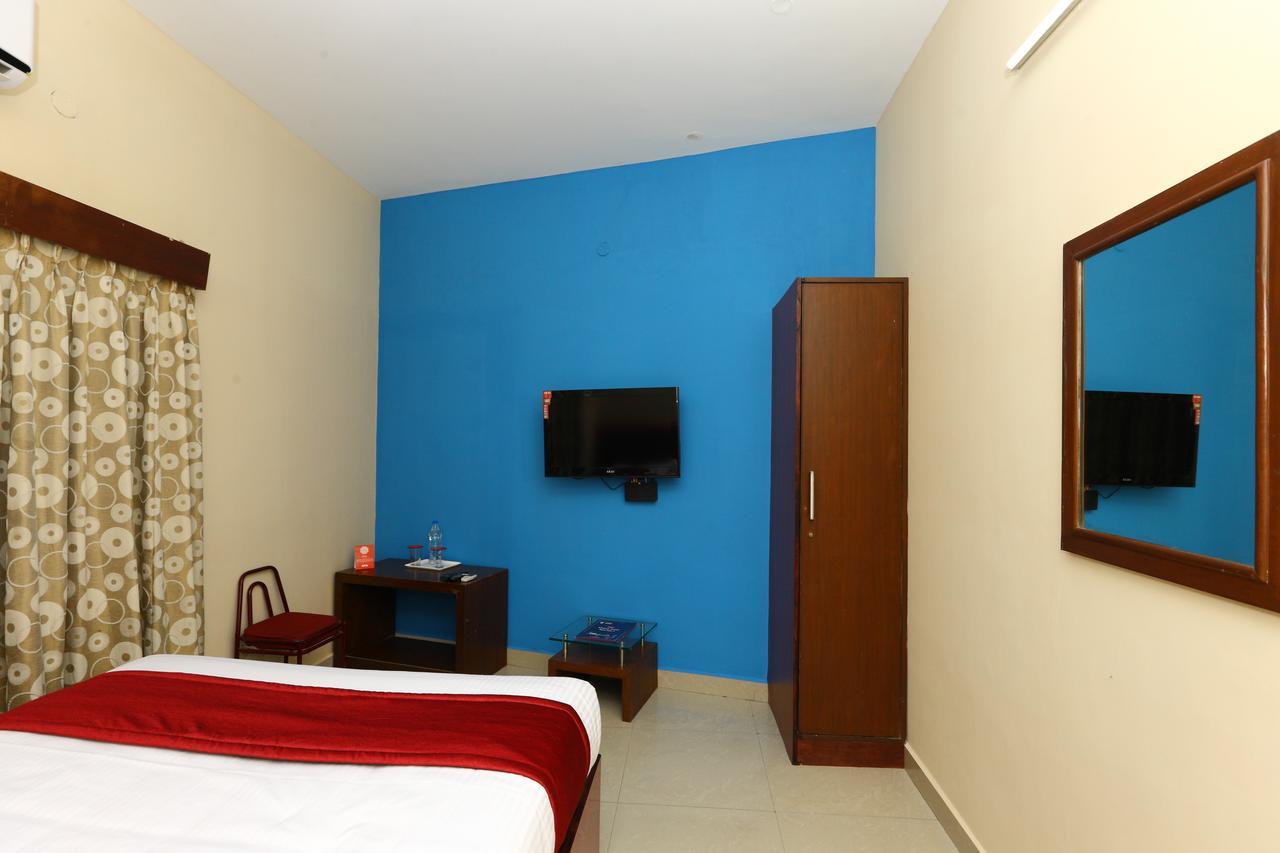 Oyo 8410 Rajeswari Tower Hotel Csennai Kültér fotó