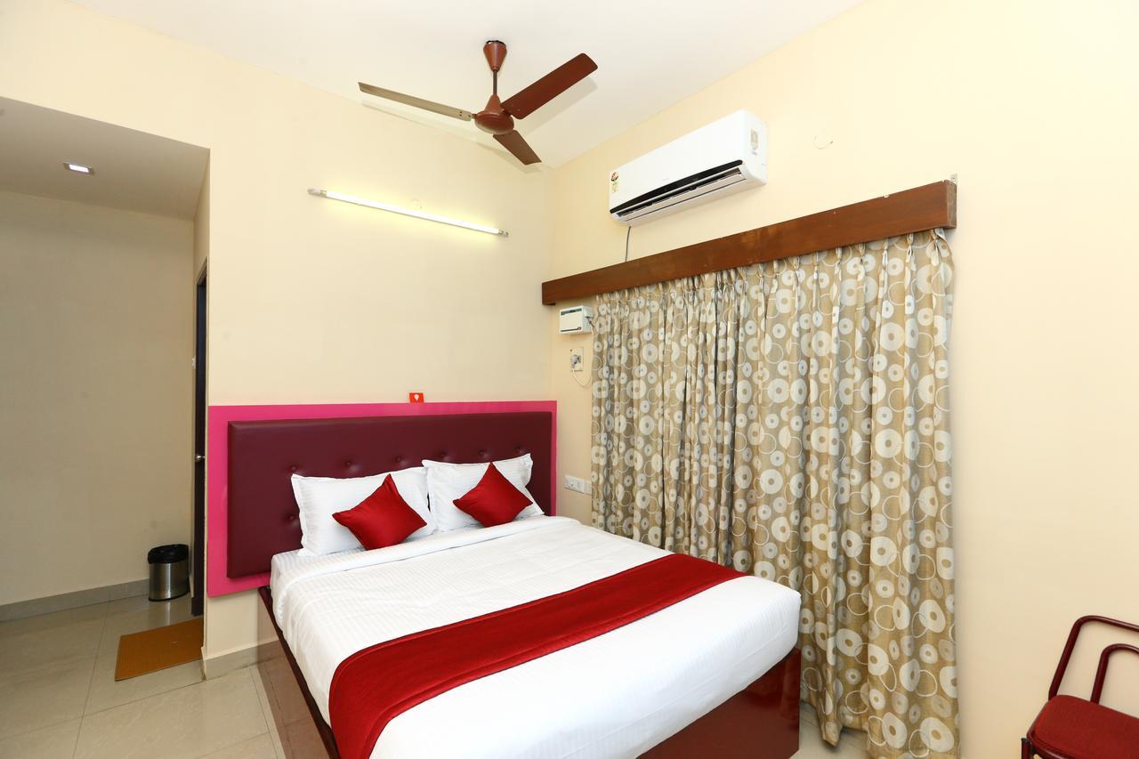Oyo 8410 Rajeswari Tower Hotel Csennai Kültér fotó