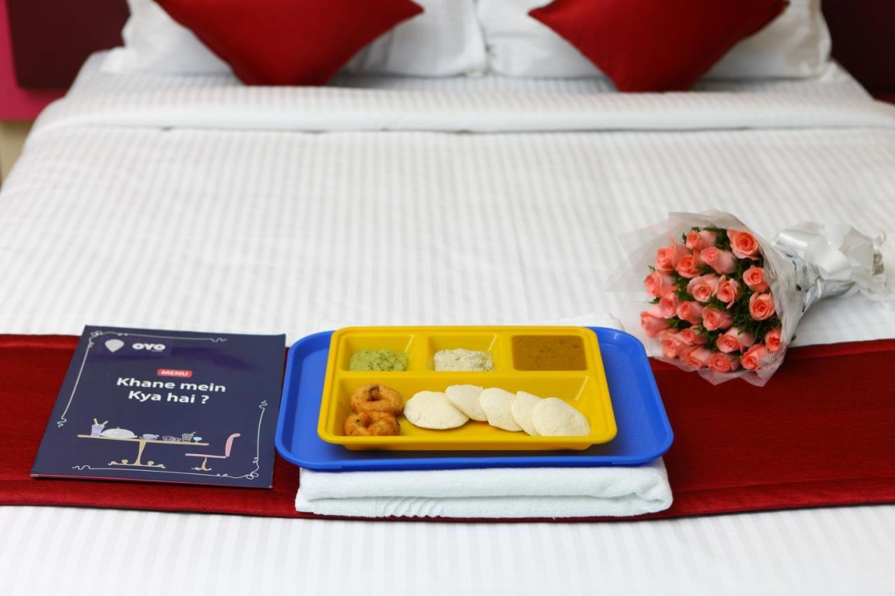Oyo 8410 Rajeswari Tower Hotel Csennai Kültér fotó