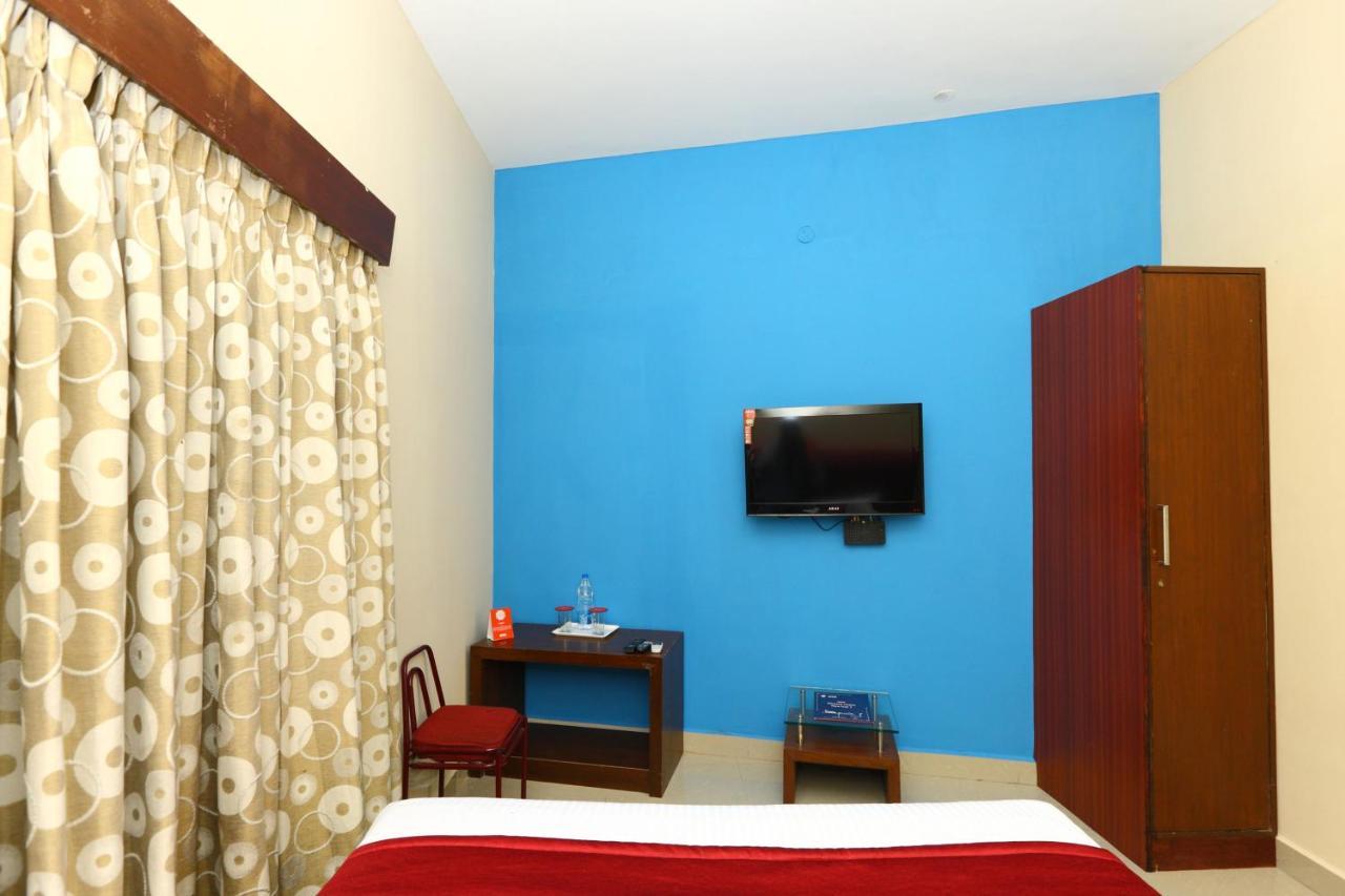 Oyo 8410 Rajeswari Tower Hotel Csennai Kültér fotó