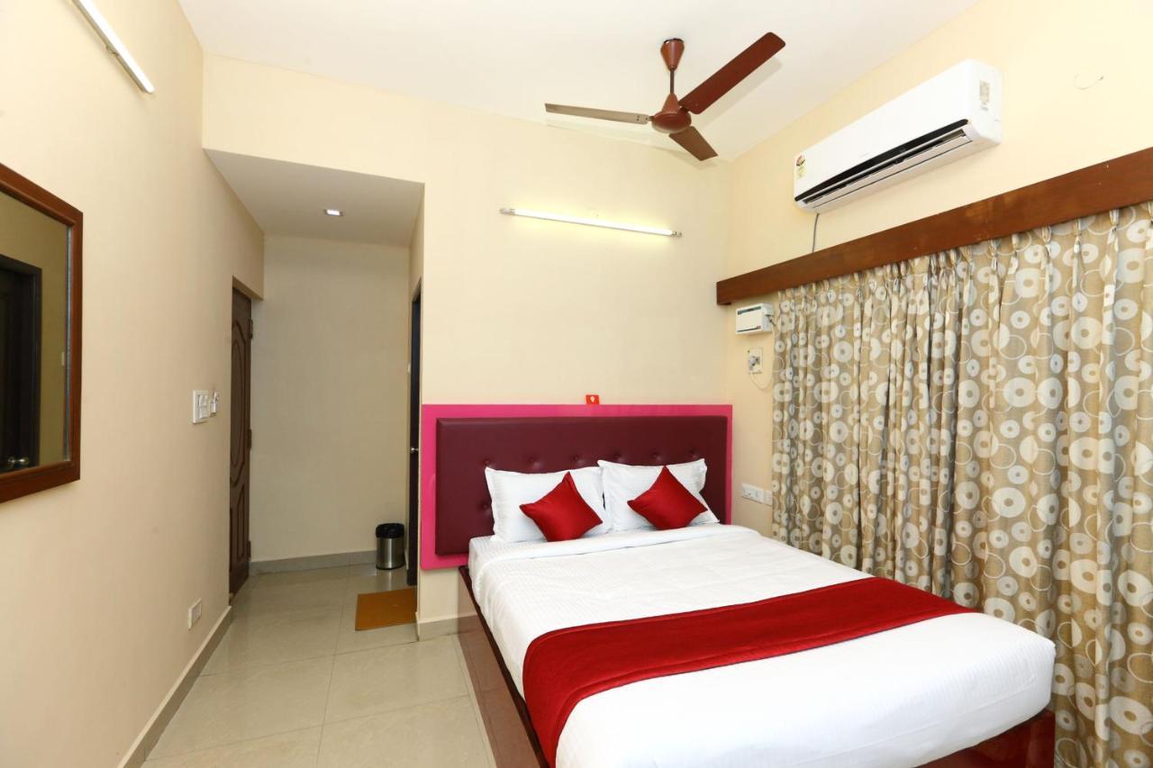 Oyo 8410 Rajeswari Tower Hotel Csennai Kültér fotó