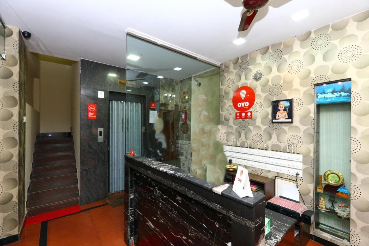 Oyo 8410 Rajeswari Tower Hotel Csennai Kültér fotó