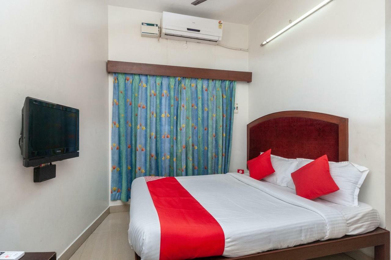 Oyo 8410 Rajeswari Tower Hotel Csennai Kültér fotó