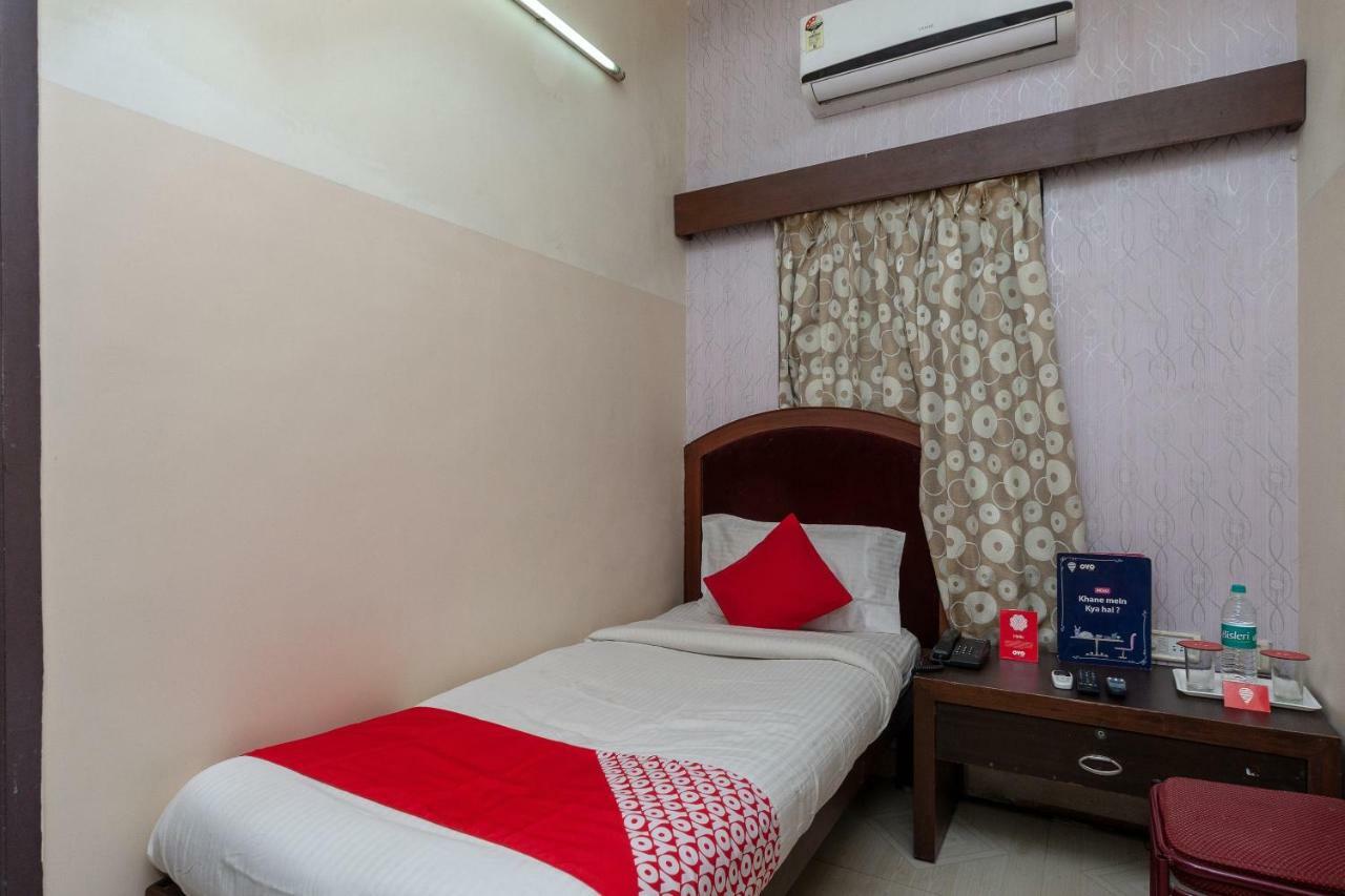 Oyo 8410 Rajeswari Tower Hotel Csennai Kültér fotó
