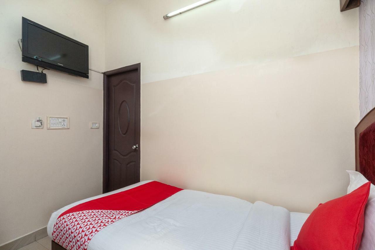Oyo 8410 Rajeswari Tower Hotel Csennai Kültér fotó