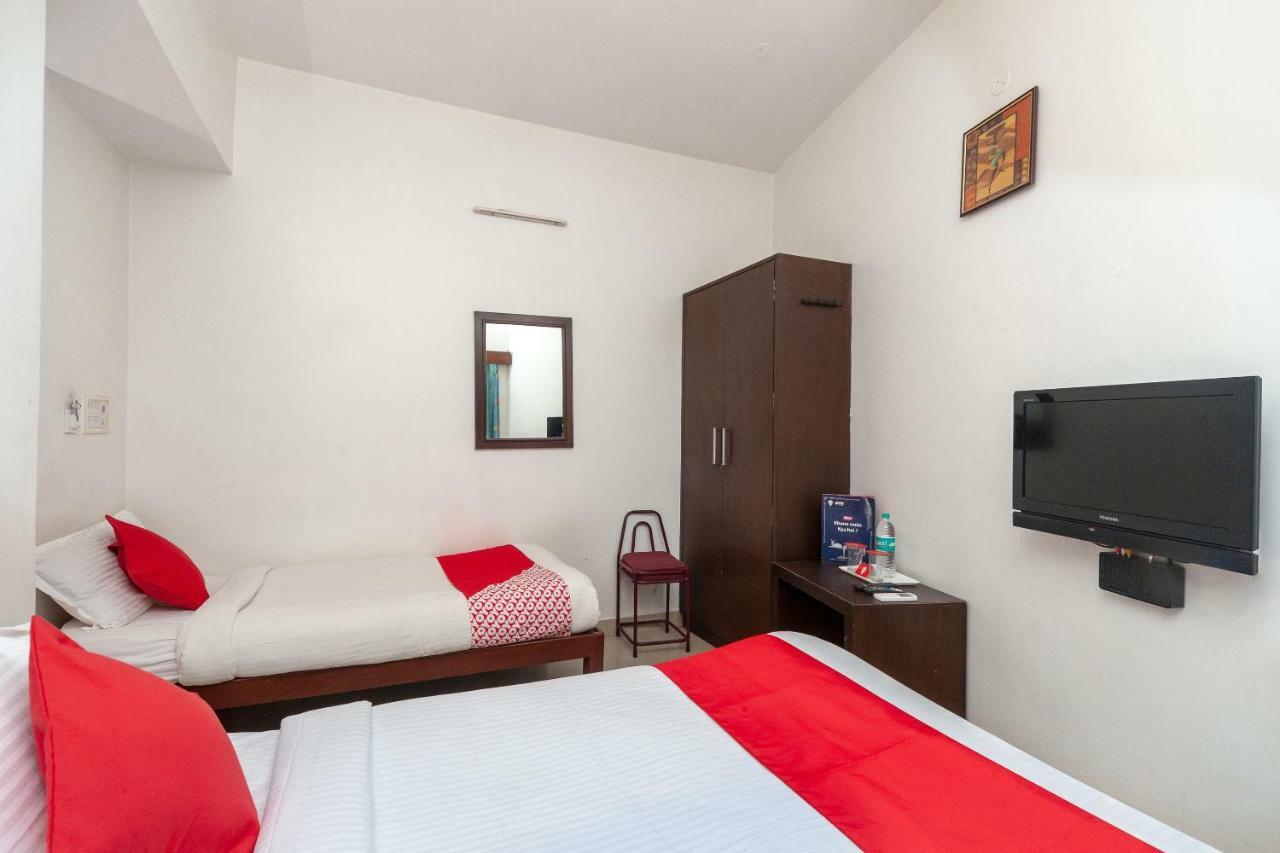 Oyo 8410 Rajeswari Tower Hotel Csennai Kültér fotó