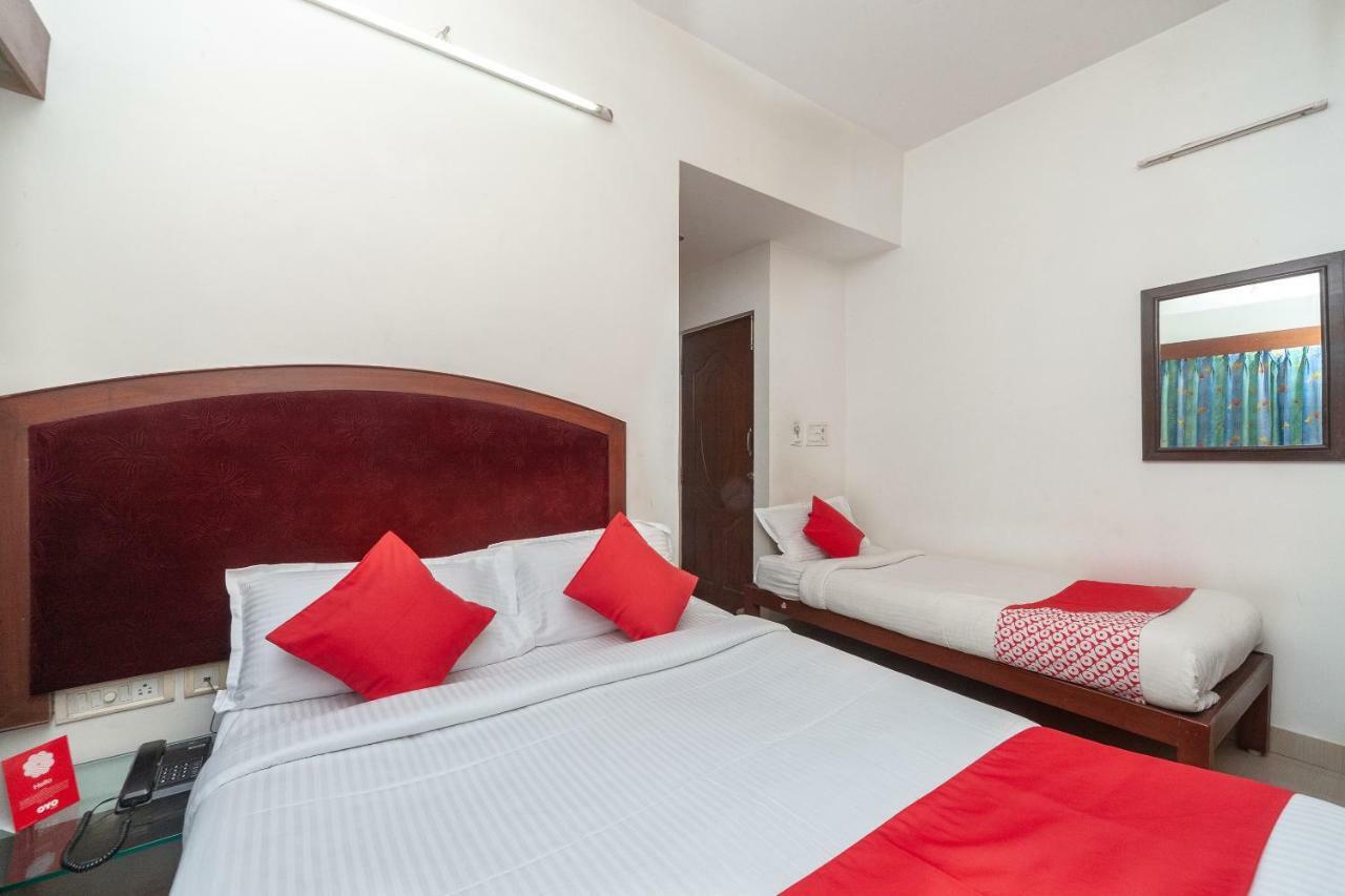 Oyo 8410 Rajeswari Tower Hotel Csennai Kültér fotó