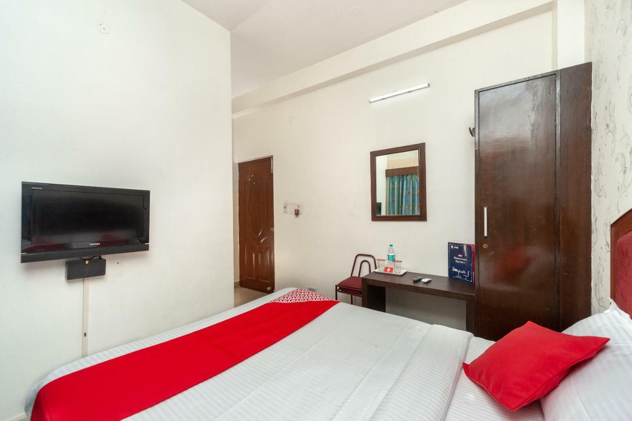 Oyo 8410 Rajeswari Tower Hotel Csennai Kültér fotó