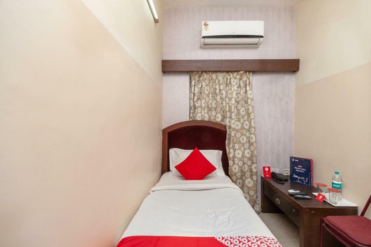 Oyo 8410 Rajeswari Tower Hotel Csennai Kültér fotó