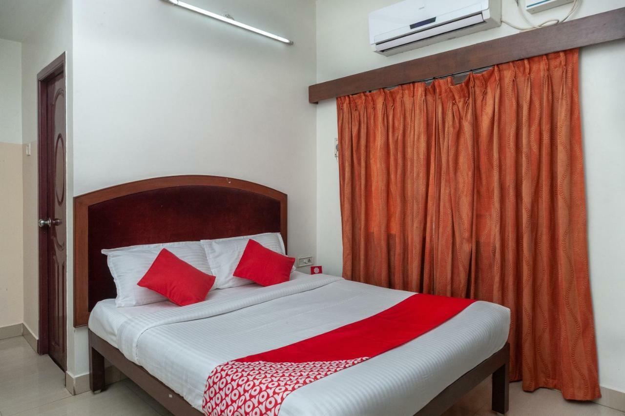 Oyo 8410 Rajeswari Tower Hotel Csennai Kültér fotó