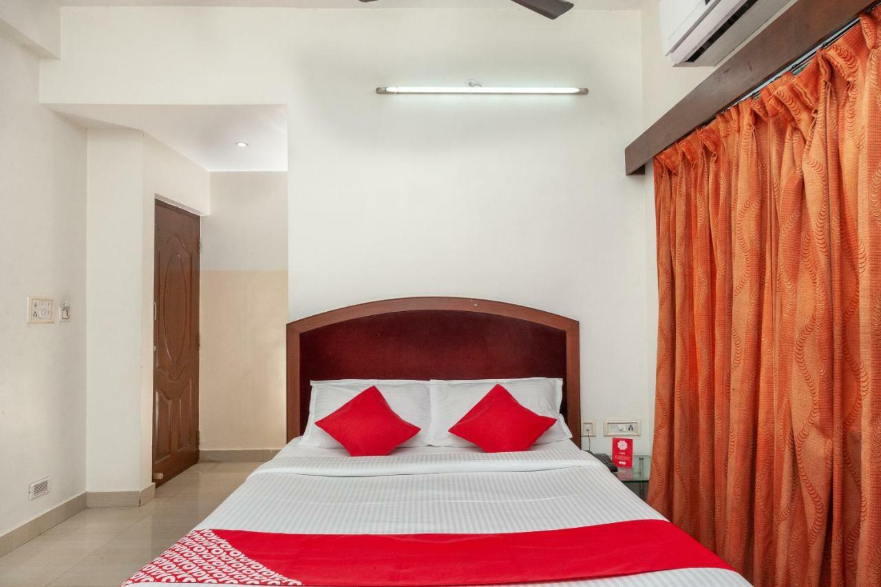 Oyo 8410 Rajeswari Tower Hotel Csennai Kültér fotó