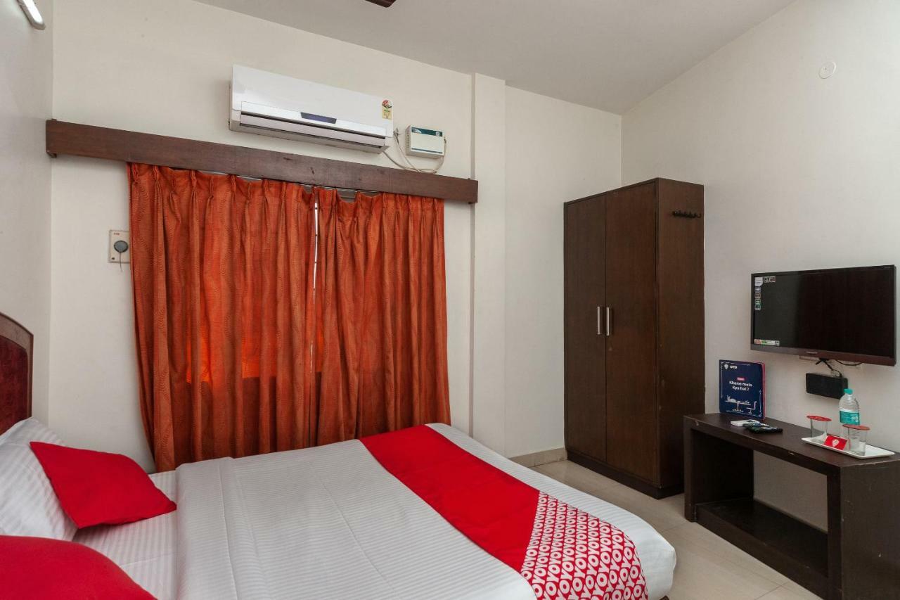 Oyo 8410 Rajeswari Tower Hotel Csennai Kültér fotó