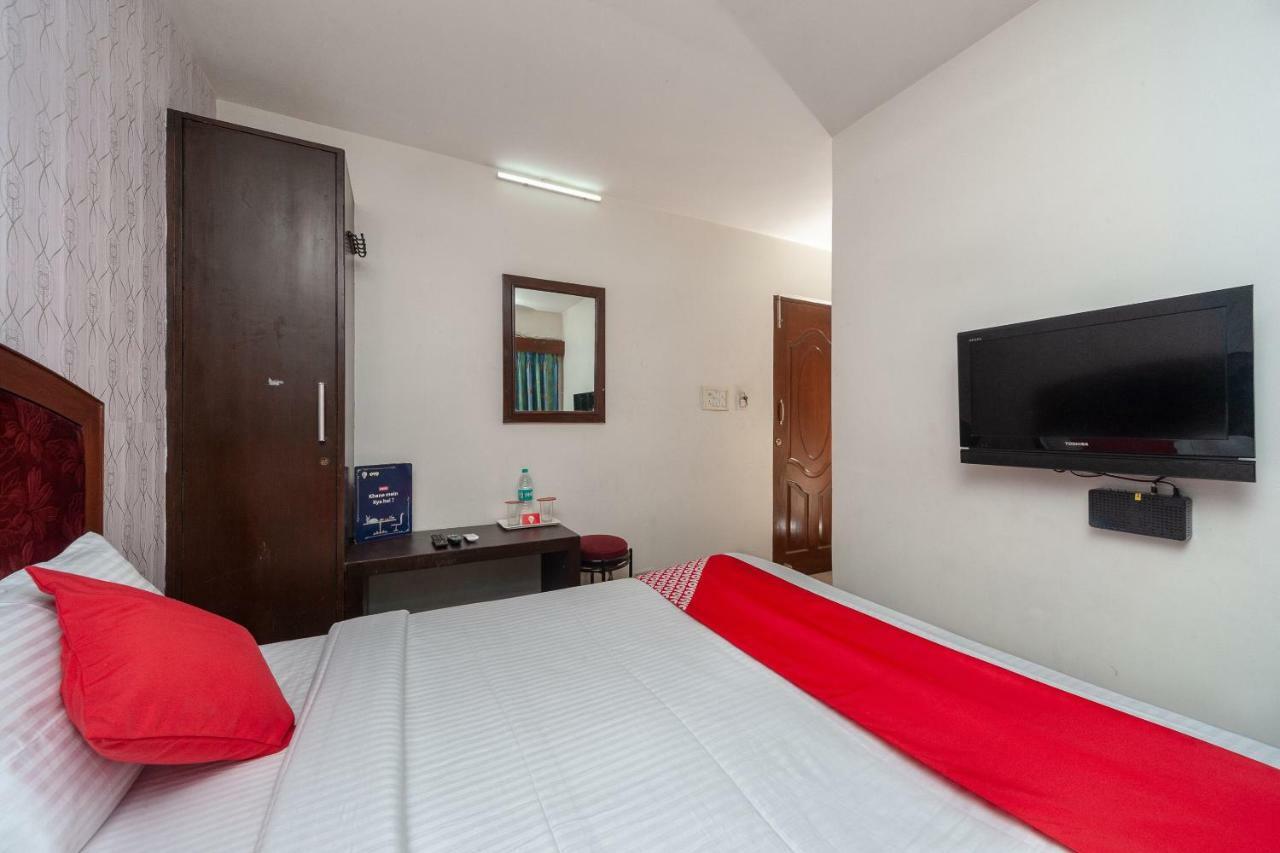 Oyo 8410 Rajeswari Tower Hotel Csennai Kültér fotó